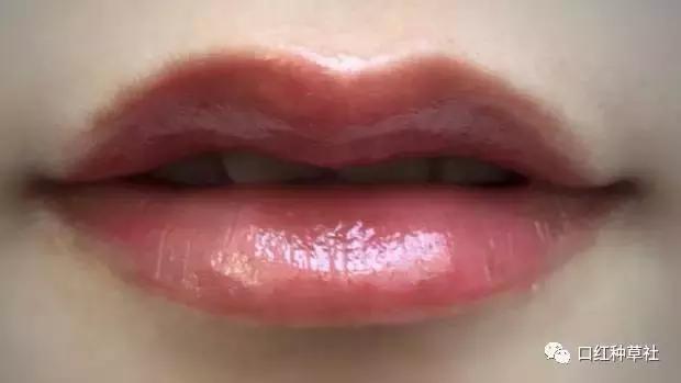 唇色深厚唇适合什么色的口红,唇色深素颜口红不沾杯推荐