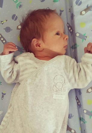 怀胎4月羊水破了怎么办,怀胎十月孕妇羊水破了