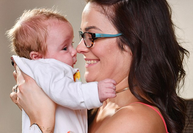 怀胎4月羊水破了怎么办,怀胎十月孕妇羊水破了