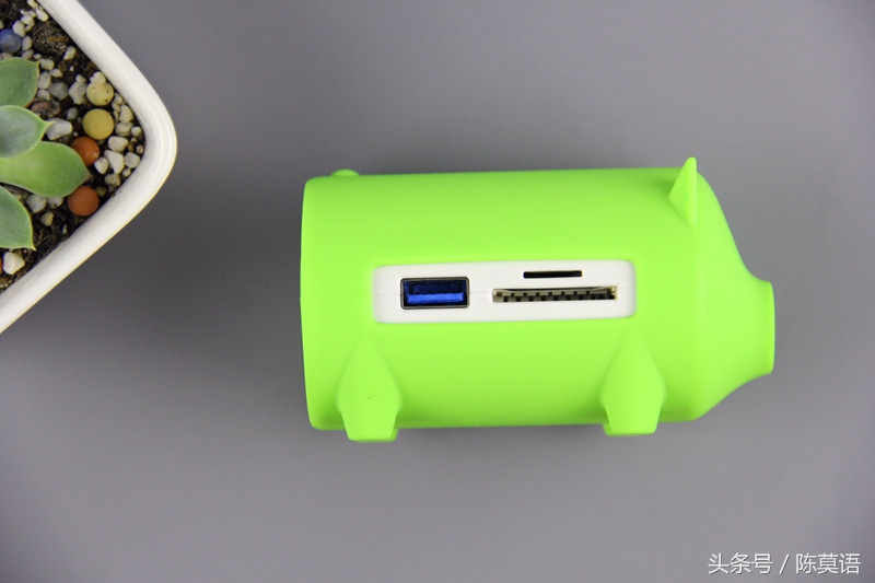 又找不到读卡器了？还在抱怨USB接口不够用？看小猪如何完美演绎读卡集线艺术