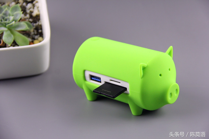 又找不到读卡器了？还在抱怨USB接口不够用？看小猪如何完美演绎读卡集线艺术