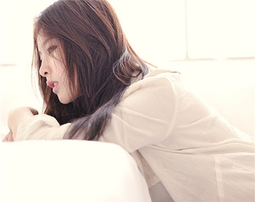 脸上长*褐斑黄**，可能是卵巢囊肿的早期信号，1方法可辨别