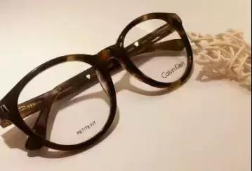 免费配镜，免费验光，免费清洗，免费维修……它不只是一家眼镜店，它更是一个学生视力关爱项目！