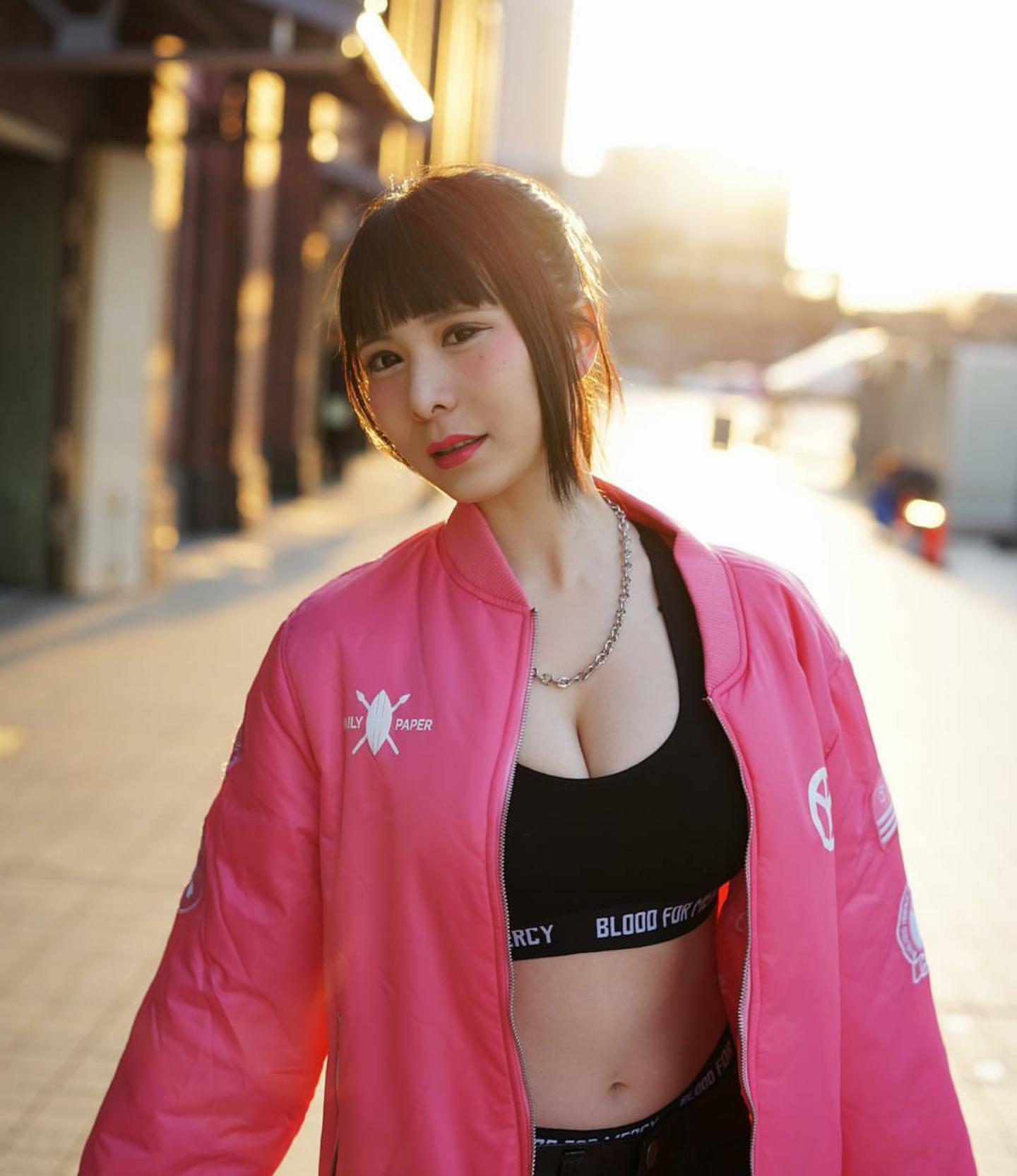 健身女教练一定要练肌肉很发达吗,健身教练女生适合学么