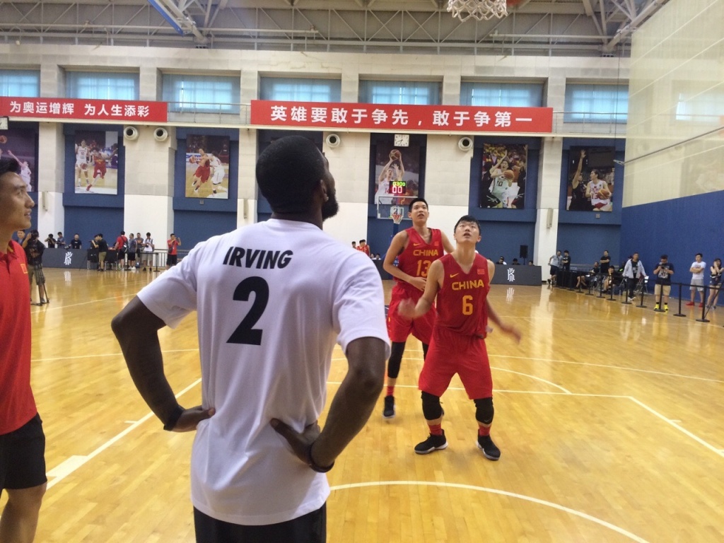 欧文面对顶级防守,欧文跟国青小将单挑