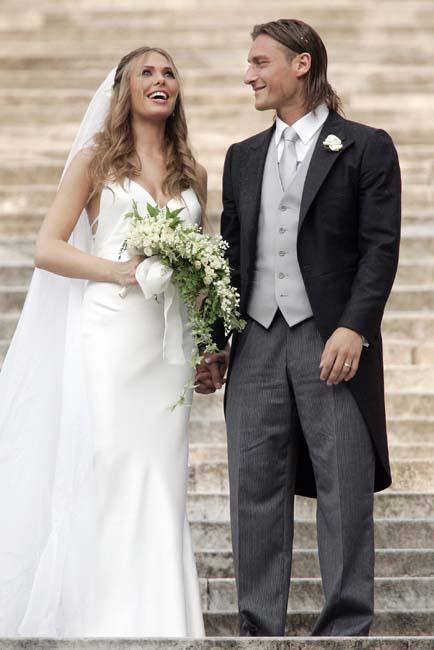 日本足球明星女友,足球明星萨拉女友