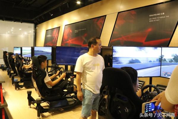 这位赛车手的淘宝店月销50万，小众人群里也有大市场