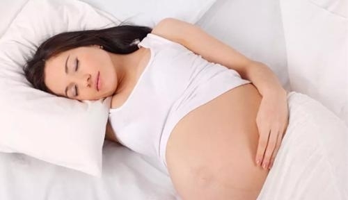 宝宝出来了胎盘还没出来怎么办,孩子生下来胎盘出不来