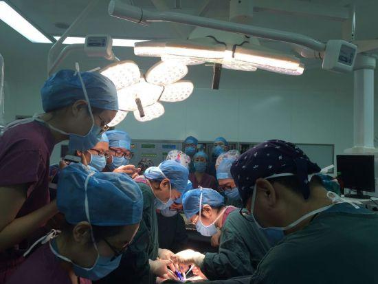 宝宝出来了胎盘还没出来怎么办,孩子生下来胎盘出不来