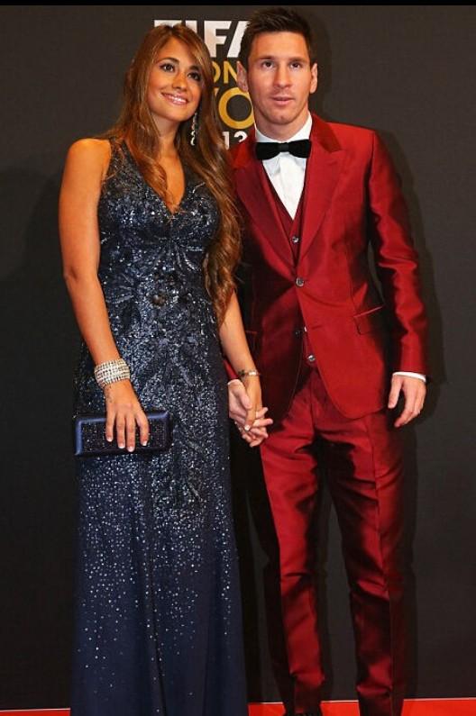 日本足球明星女友,足球明星萨拉女友