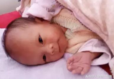 满月婴儿发烧要捂汗吗,满月宝宝高烧可以泡澡降温吗