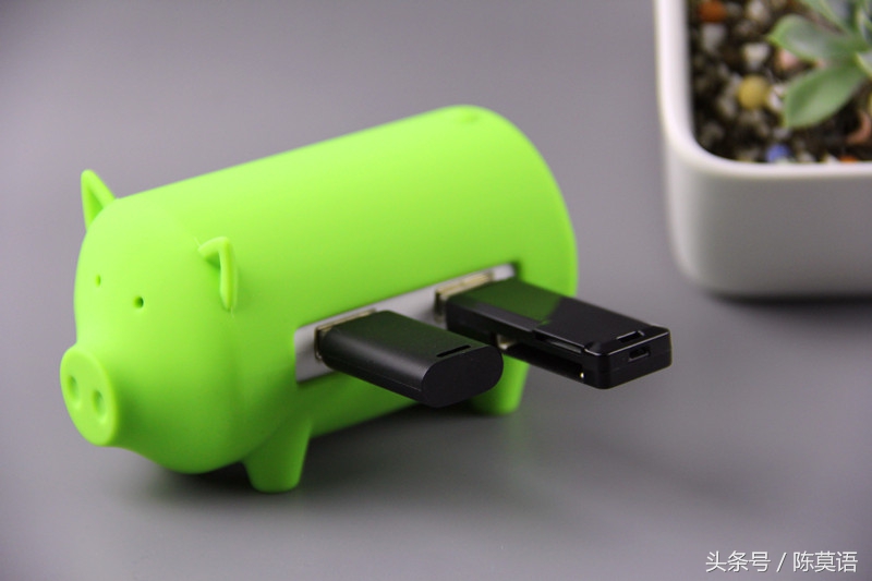 又找不到读卡器了？还在抱怨USB接口不够用？看小猪如何完美演绎读卡集线艺术