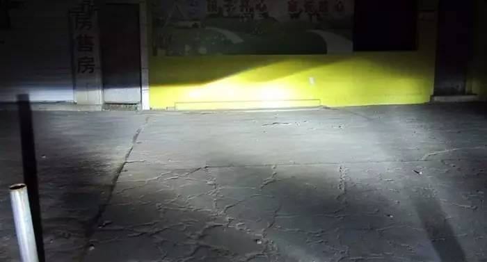 汽车大灯光线不一样还不够亮？用这几招，立马见效！