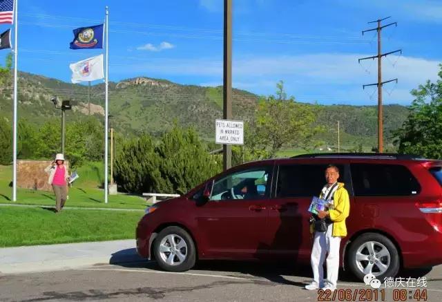 人物｜德庆老摄影人麦庭发对香山情有独钟，退休后每天早上五点登香山，风雨不改