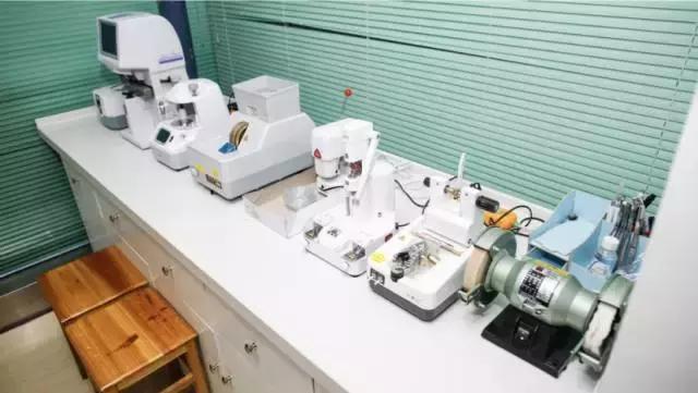 免费配镜，免费验光，免费清洗，免费维修……它不只是一家眼镜店，它更是一个学生视力关爱项目！