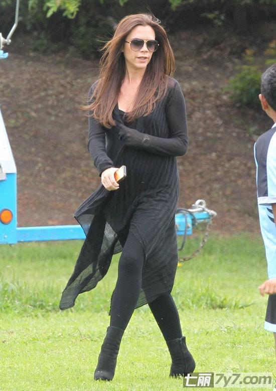 日本足球明星女友,足球明星萨拉女友