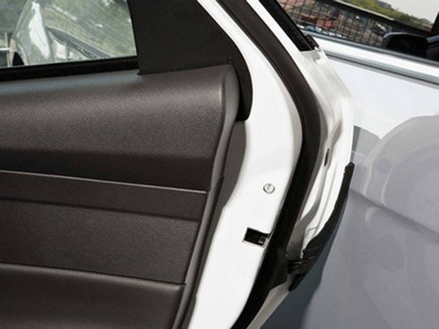 车门刮蹭补漆笔修补会不会生锈,车门露白划痕补漆修复