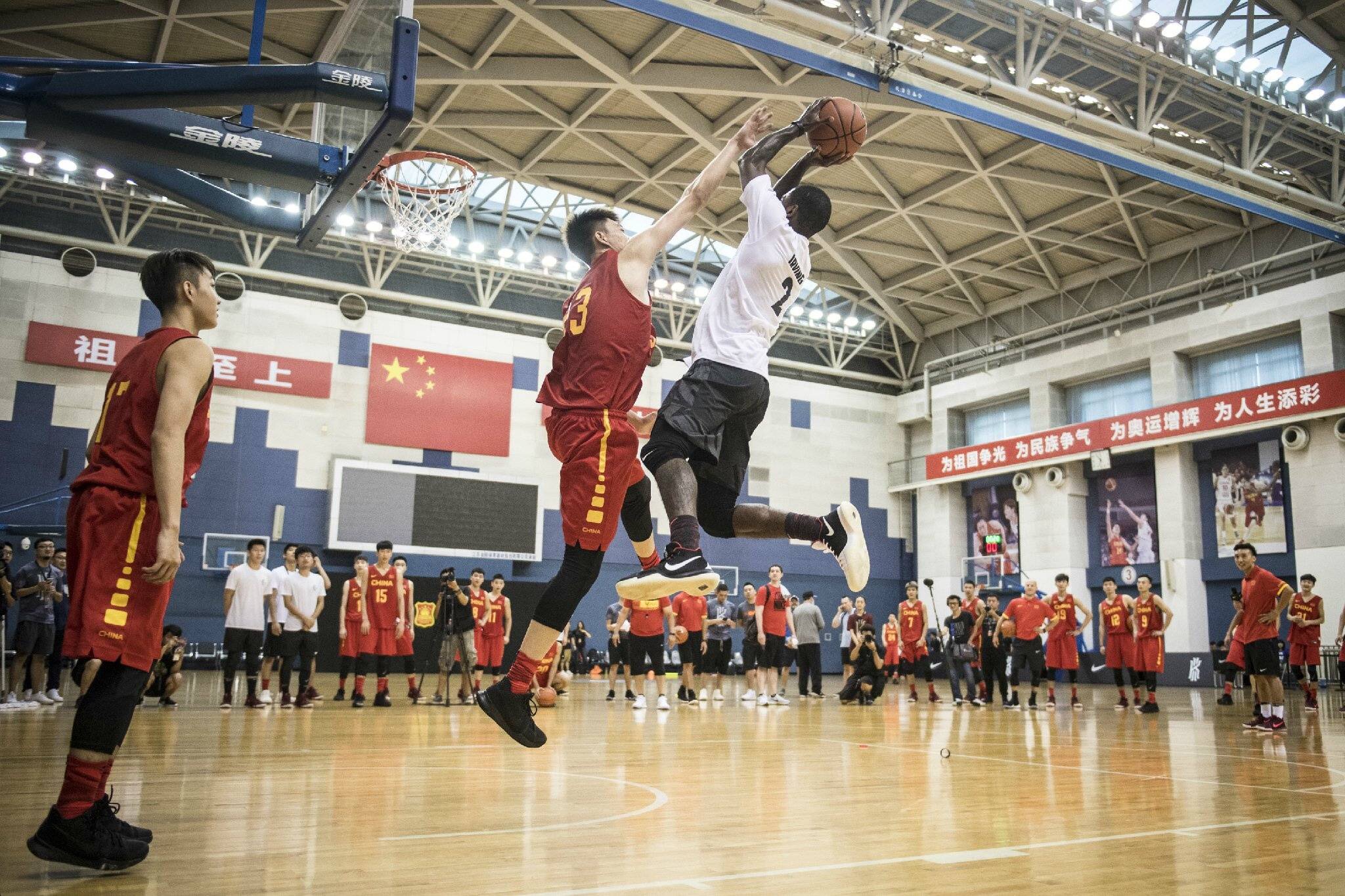 凯里欧文梦之队过人,凯里欧文励志精神