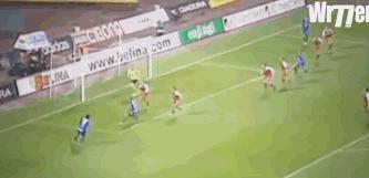 GIF-他空门竟然踢成这样？托妞看了会沉默，罗比看了会流泪！