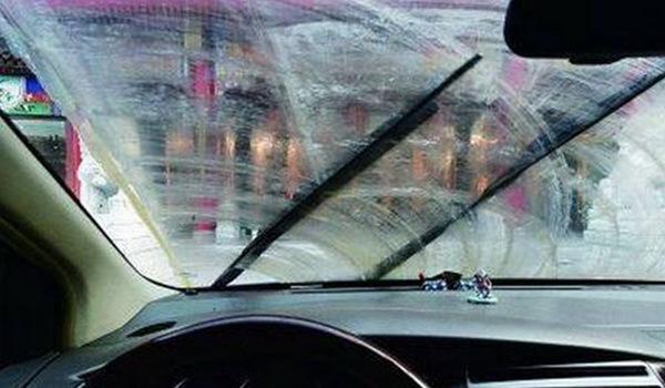 下雨天车上有小坑正常吗,下雨天车可能发生什么危险