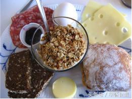 欧美人早上一般吃什么,国外人每天早上吃什么好