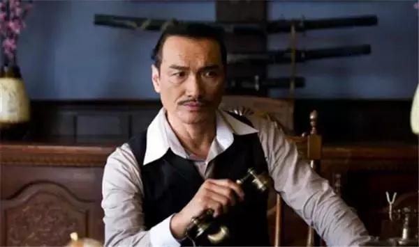 还记得《我和僵尸有个约会》的孔雀大师吗？曾和林正英斗过法