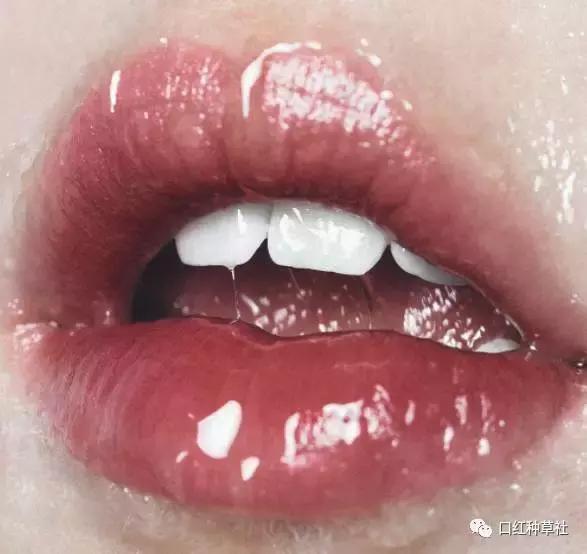 唇色深厚唇适合什么色的口红,唇色深素颜口红不沾杯推荐
