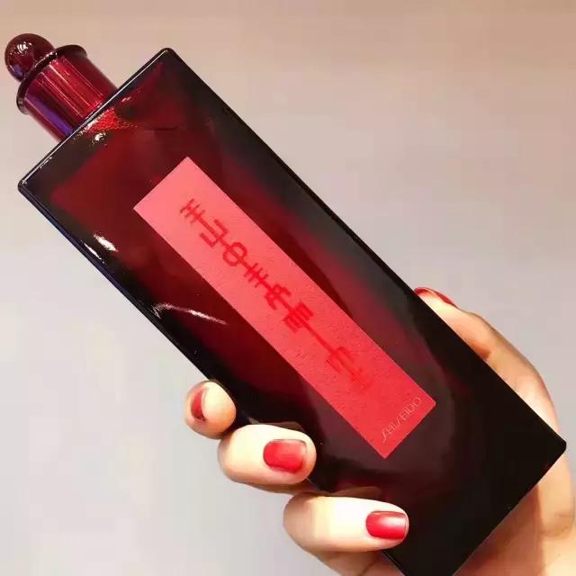 秋冬皮肤干燥用什么保湿精华液,秋季皮肤干好用的化妆水帮你解决