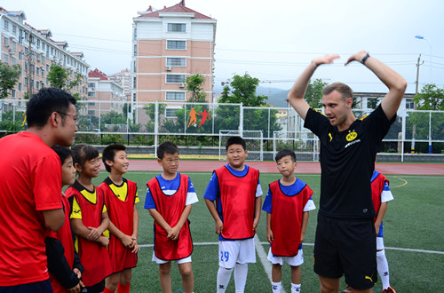 多特蒙德青训营怎么参加,多特蒙德足球青训学校