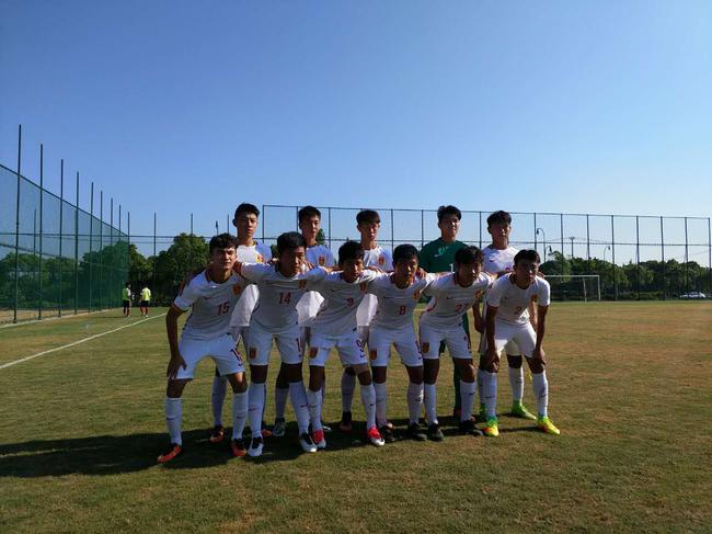 四连冠中国队3:0横扫日本队,以1比2不敌处于劣势的日本队