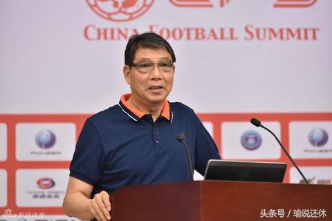 当着巴萨批梅西染发留须有问题！“徐根宝非染发队”，能“黑”出中国足球新天地吗