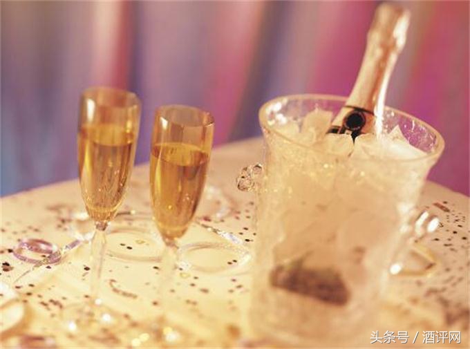 在酒桌上被人恶意灌酒报警,假如酒桌上有人故意不给你敬酒