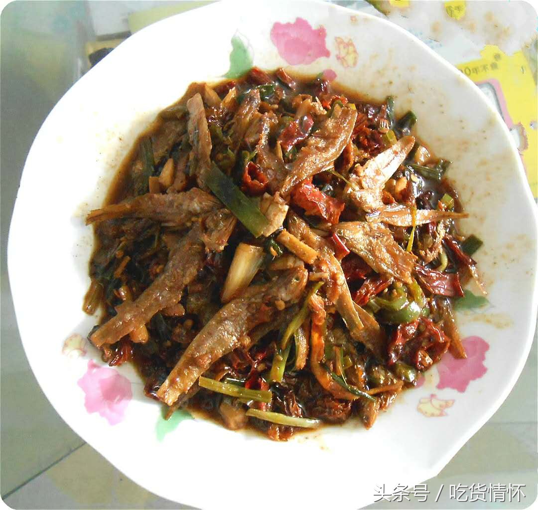 这鱼干叫什么名？4块钱一两，臭臭的但吃起来很香，随便吃几口就可以下去一碗米饭，还可以下酒