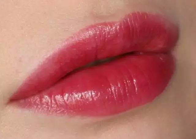 唇色深厚唇适合什么色的口红,唇色深素颜口红不沾杯推荐