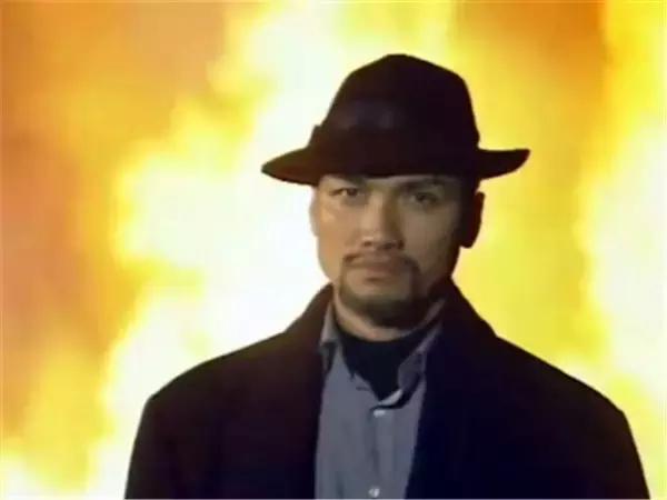 还记得《我和僵尸有个约会》的孔雀大师吗？曾和林正英斗过法