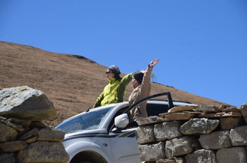 拉萨川藏线包车旅游攻略价格,到拉萨包车旅游攻略大概要多少钱