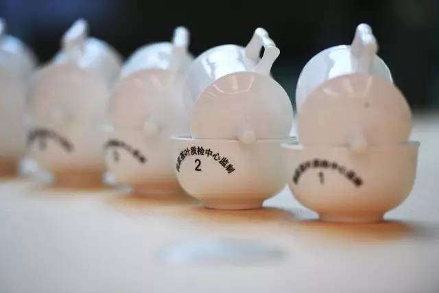 喝起来香醇浓厚的红茶,杏仁香古树红茶