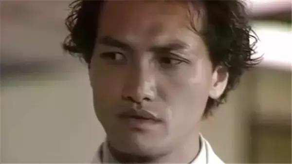 还记得《我和僵尸有个约会》的孔雀大师吗？曾和林正英斗过法