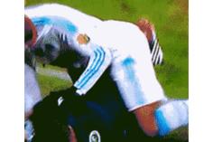 踢球gif爆笑,足球搞笑的gif