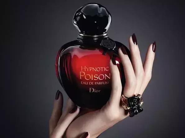 不喷香水的女人没有未来，这些香水能让男人记住你一辈子