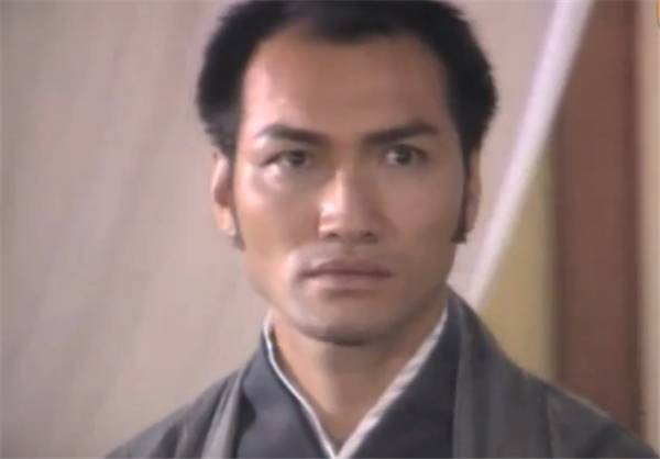 还记得《我和僵尸有个约会》的孔雀大师吗？曾和林正英斗过法