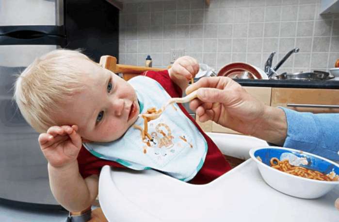 宝宝喂食不当导致腹泻怎么办,喂养不当容易导致宝宝贫血