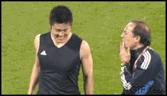 踢球gif爆笑,足球搞笑的gif