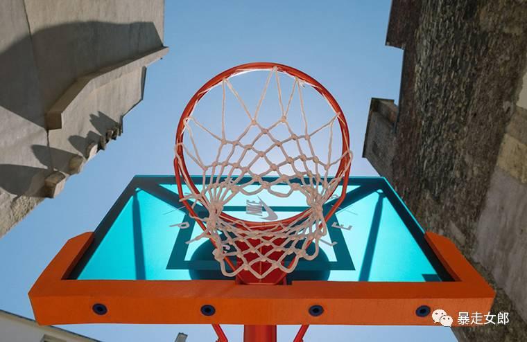 巴黎艺术篮球场配色 (巴黎色彩缤纷的篮球场)