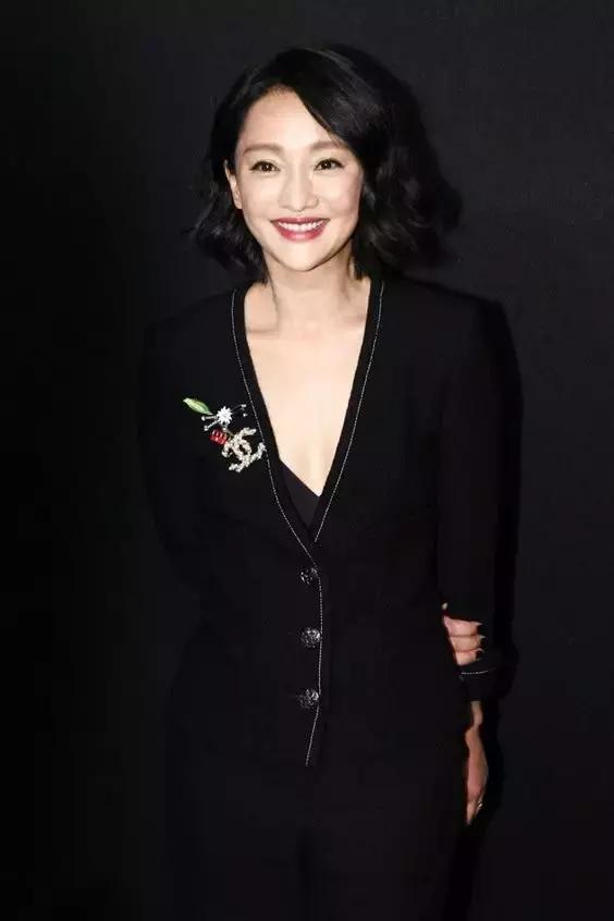 平胸穿搭矮个子,贫胸系穿搭