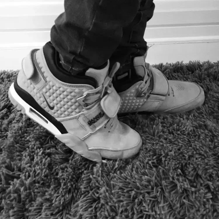 内马尔多大的鞋号,内马尔出过的耐克足球鞋