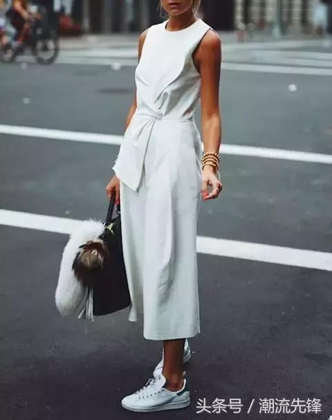 杨幂这双鞋子是什么牌子的,杨幂最近穿的回力小白鞋