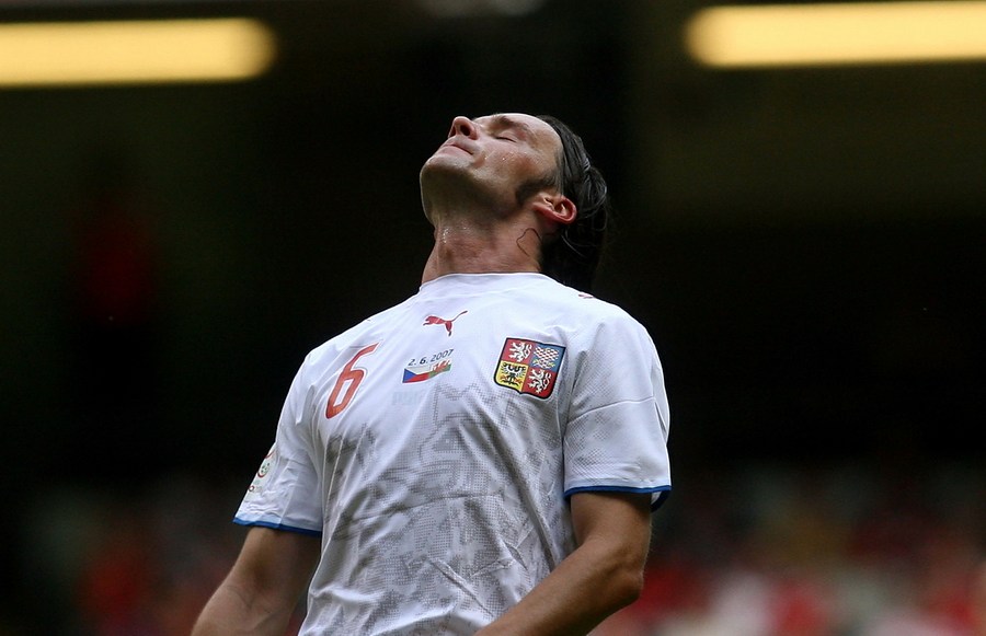 欧洲杯悲情瞬间,04年欧洲杯捷克vs荷兰全场