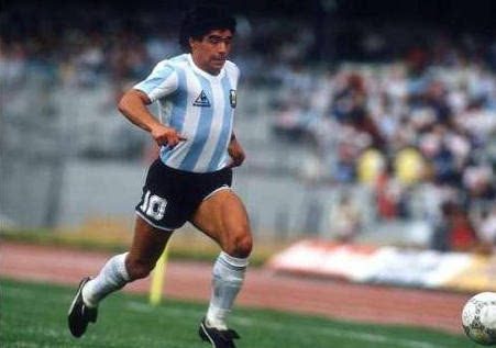 足球巨星评价梅西和c罗谁更强,足球史上最伟大的50大球星