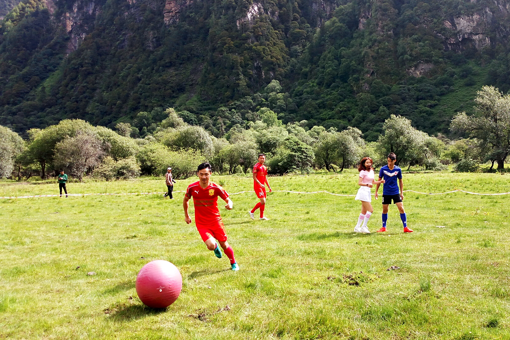 趣味足球比赛有哪些,趣味足球川渝对抗